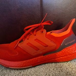 Adidas Ultraboosts 22